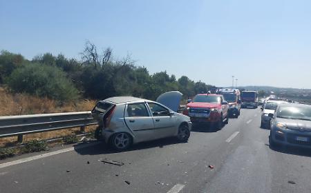 Statale 121, incidente in direzione Patern&ograve;: due auto coinvolte e alcuni feriti