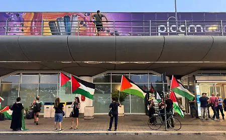 Un muro di coscienza per la Palestina: manifestazione in aeroporto