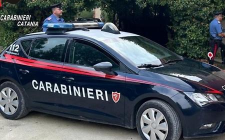 Tensione a Caltagirone: 19enne si barrica con un coltello e prova a colpire un carabiniere