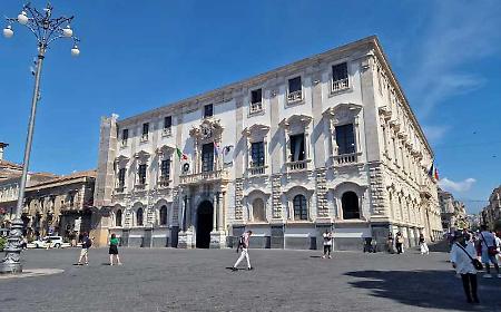 Catania, citt&agrave; sempre pi&ugrave; povera e svuotata di residenti. Ma piace tanto ai turisti