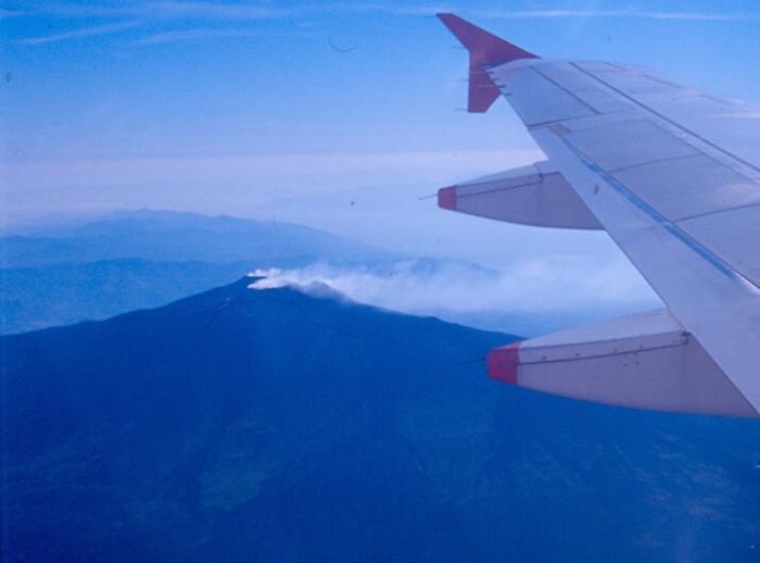 L'Etna adesso concede una treguae l'aeroporto di Catania si riapre