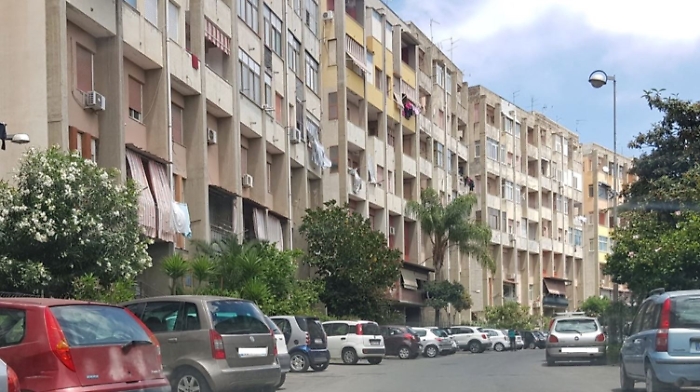 Via Capo Passero, il grande supermarket dello spaccio attivo 24 ore su 24: 35 misure cautelari