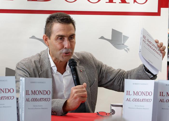 Vannacci “professore” di fascismo: la storia al contrario che fa infuriare la politica
