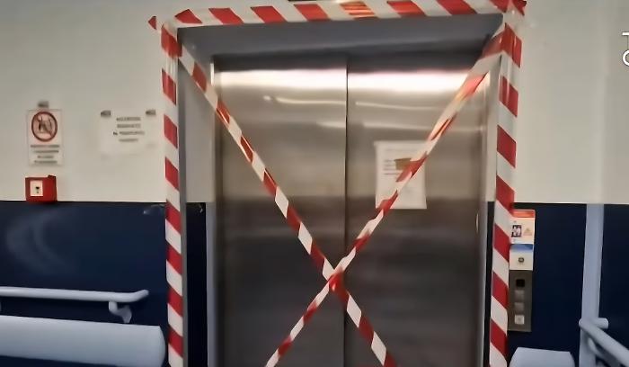 Cede l'ascensore all'ospedale Sant'Elia: operatrice Asp ferita, indaga la Procura di Caltanissetta