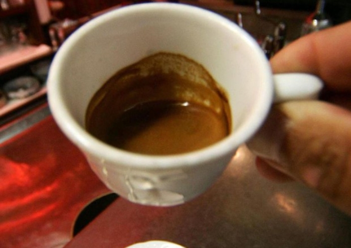 Gli italiani e la passione per il caffè e la moka sta tornando di moda