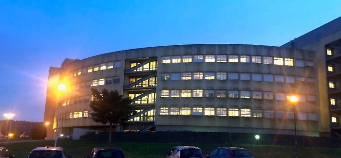 Allarme furti nel parcheggio dell'ospedale: vetri infranti e oggetti rubati