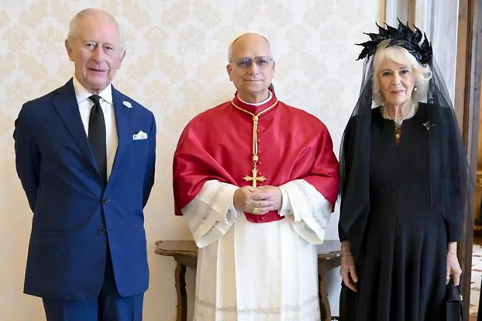 Preghiera storica nella Cappella Sistina: Papa Leone e re Carlo insieme dopo cinque secoli