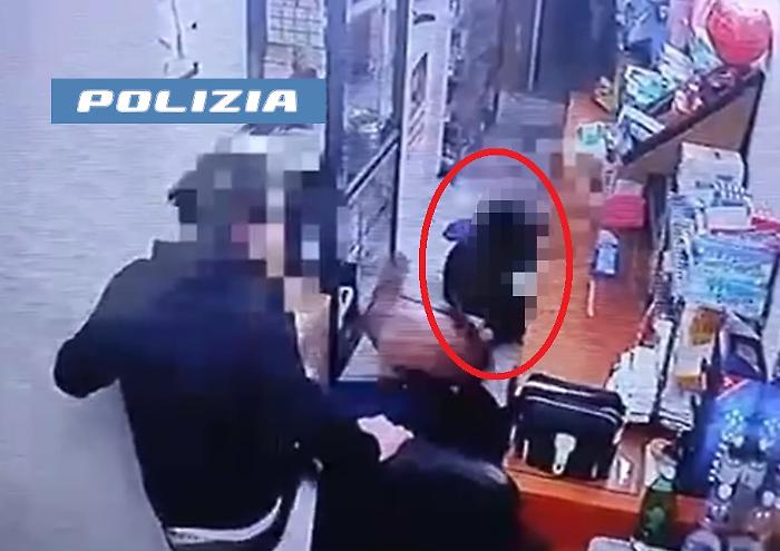 Dopo la violenza chiama la moglie dal carcere