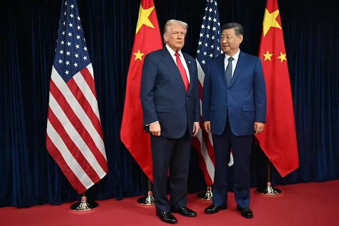 Disgelo al G-2: Trump e Xi chiudono l'accordo su dazi, terre rare e soia