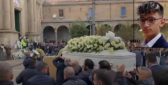 Addio a Giuseppe, Capizzi in lacrime per il sedicenne ammazzato per errore 