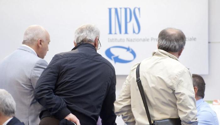 Più pensionati che lavoratori: Messina sotto pressione, Ragusa regge