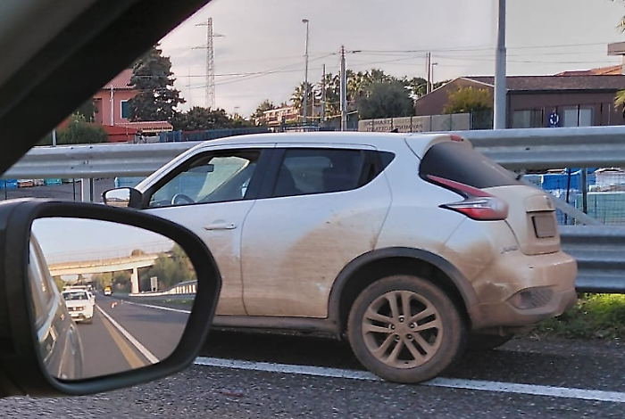 Scende dall'auto in panne e viene investito: 50enne muore nei pressi del casello di San Gregorio sulla A18