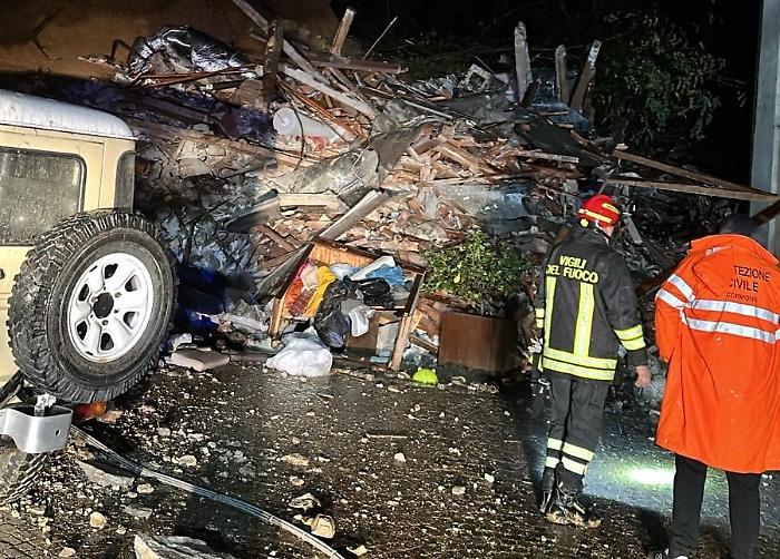 Frana di fango travolge una casa a Cormons, una persona salvata ma ci sono due dispersi sotto le macerie