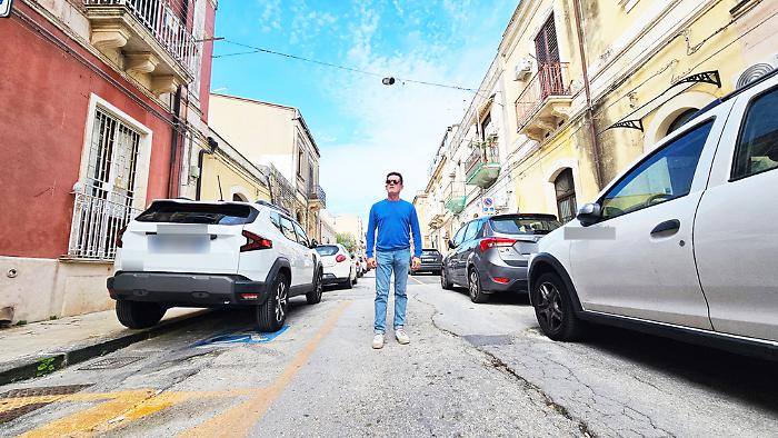 «Così non si vive»: ipovedente denuncia il fallimento della riqualificazione 