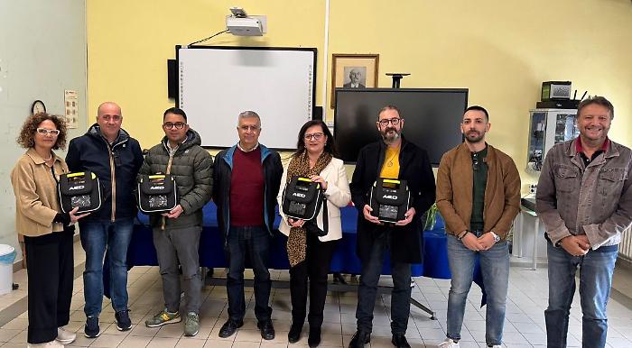 Giarratana, consegnati quattro defibrillatori alla scuola e alla palestra