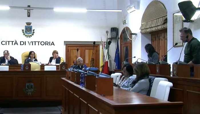 Vittoria, il regolamento del mercato divide il consiglio comunale