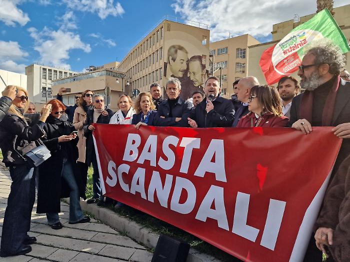 Ars, l'annuncio dei Cinquestelle: &laquo;Marted&igrave; presenteremo la mozione di sfiducia per Schifani&raquo;