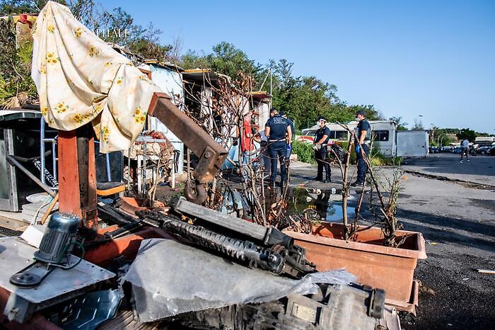 Arrestata la banda di rom specializzata in furti e rapine: a guidarla al telefono dal carcere di Regina Coeli un detenuto