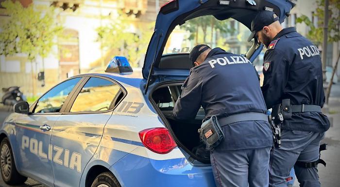 In sella allo scooter contromano per sfuggire al controllo della Polizia:  denunciato 22enne 