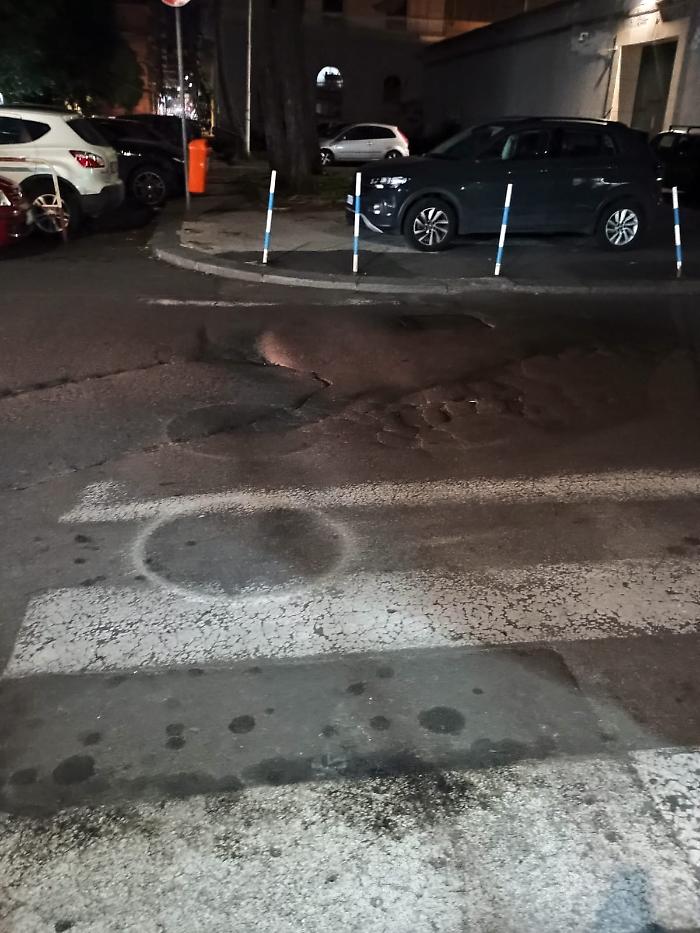  strisce pedonali scomparse all'incrocio tra Piazza Lanza e via Salvatore Paola a Catania