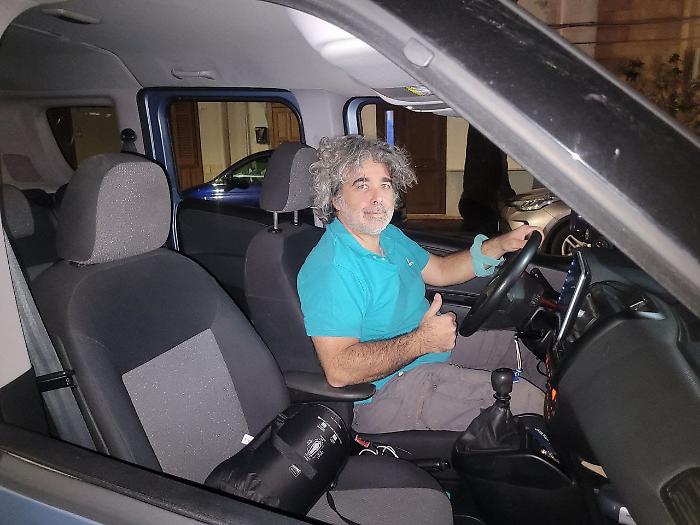 Dalla Sicilia alla casa nel bosco percorrendo 900 km in auto: «Vado a dire a quel padre che non è solo»