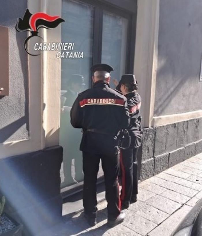 Preso mentre consegna marijuana al cliente di un B&B a Catania