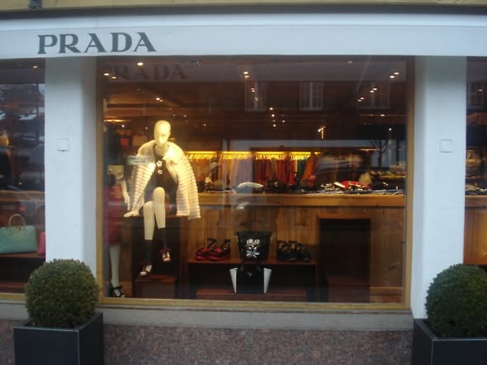 Un'inchiesta scuote il lusso della moda: si indaga su produzione e caporalato