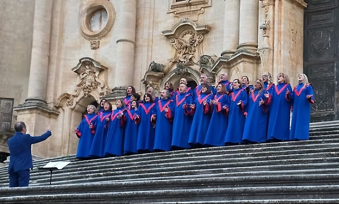 La Modica Gospel Academy interpreta "The Fear of the Lord" al duomo di San Giorgio: inno di fede e speranza