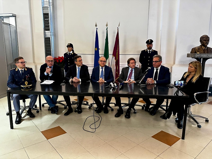 Il procuratore De Lucia: &laquo;La mafia attrae i giovani, il pizzo resta un tab&ugrave; per i commercianti&raquo;