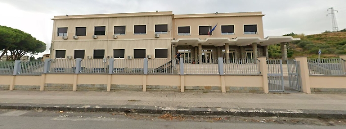 Messina, il prof "bullizzava" gli alunni: condannato a tre anni e mezzo di carcere per maltrattamenti. La difesa: &laquo;Erano solo battute&raquo;