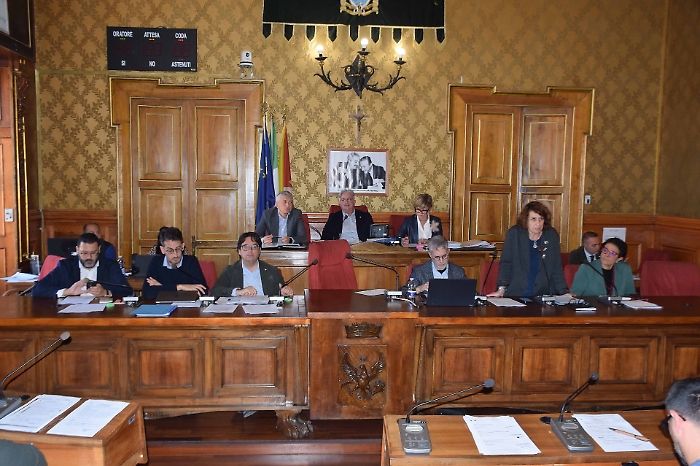 Ragusa, il consiglio comunale approva il bilancio. Tensione politica alle stelle