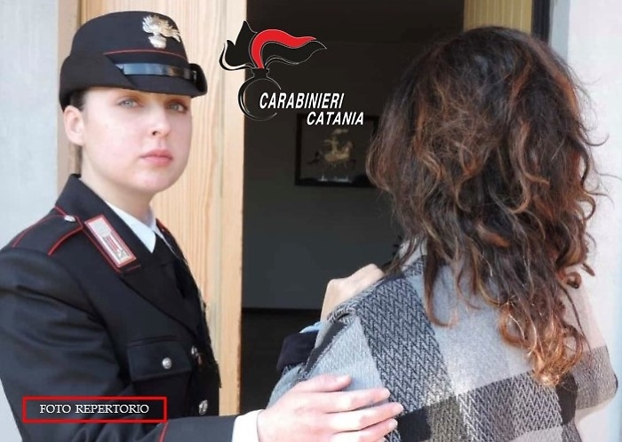 Una 24enne denuncia anni di soprusi: l'ex continua a picchiarla e lei va dai carabinieri