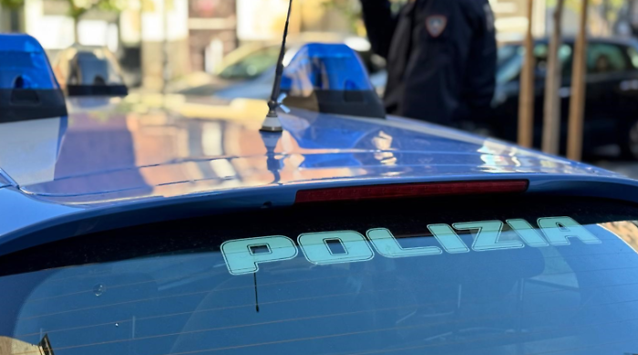 Rapina lampo in una farmacia a Messina ma scatta l'allarme e arriva la Polizia