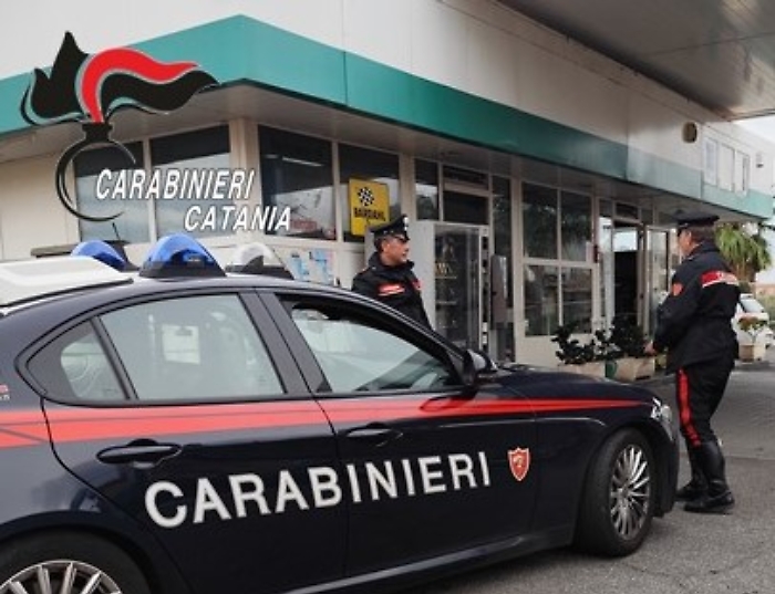 Pizzicato a fare da palo: fermato a Giarre un 26enne durante il furto al distributore di benzina