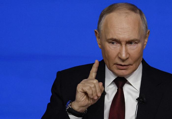 &ldquo;La linea diretta di Putin&rdquo;: richieste di pace, accuse su Kiev e il ritorno all&rsquo;Istanbul del 2022