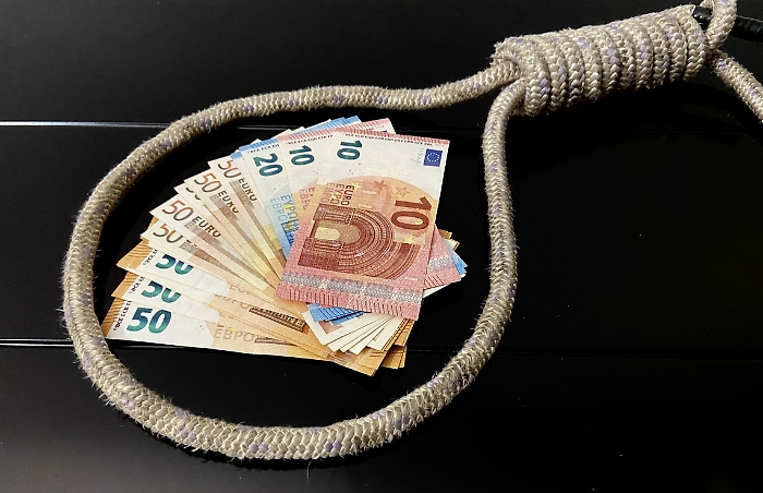 Le strozzine di Picanello e del Villaggio Sant'Agata: patteggiamenti e un rinvio a giudizio 