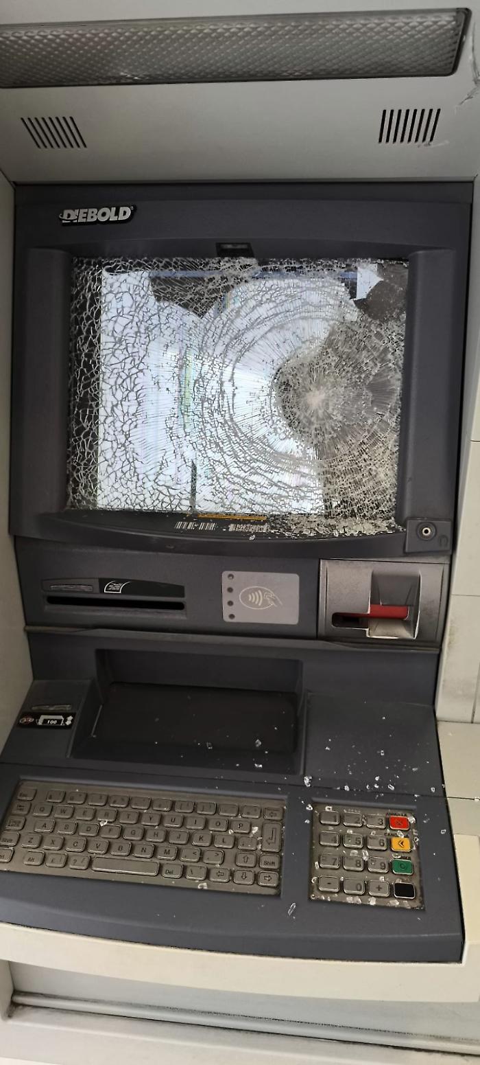 Assalto a un bancomat, distrutto un macchinario di una filiale Unicredit 