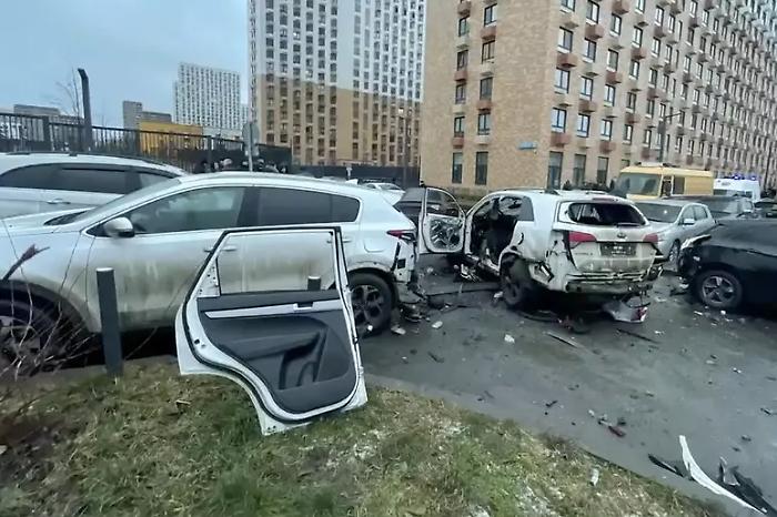 Un'altra auto esplode a Mosca quasi nello stesso punto dell'attentato al generale Sarvarov: due agenti feriti