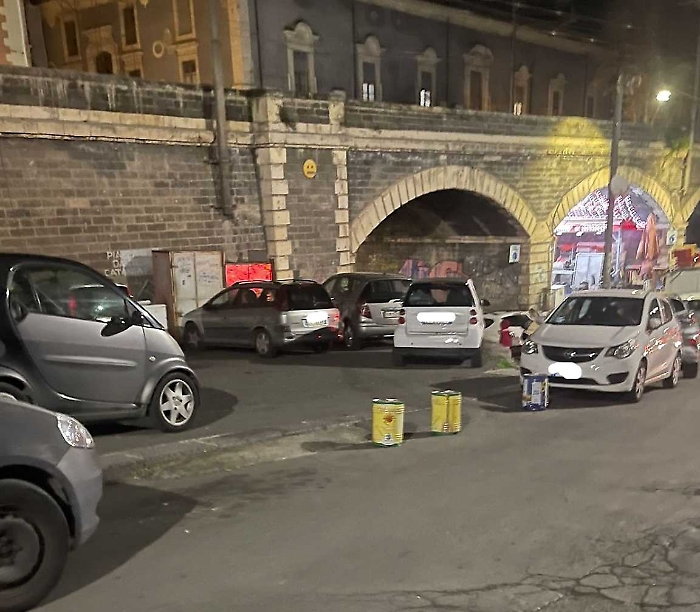 Parcheggio selvaggio Archi della Marina Catania