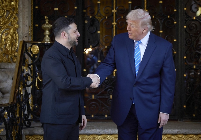 &ldquo;A un passo dalla pace&rdquo;, ma su Donbas e Zaporizhzhia il nodo resta: dentro il Mar-a-Lago summit tra Trump e Zelensky
