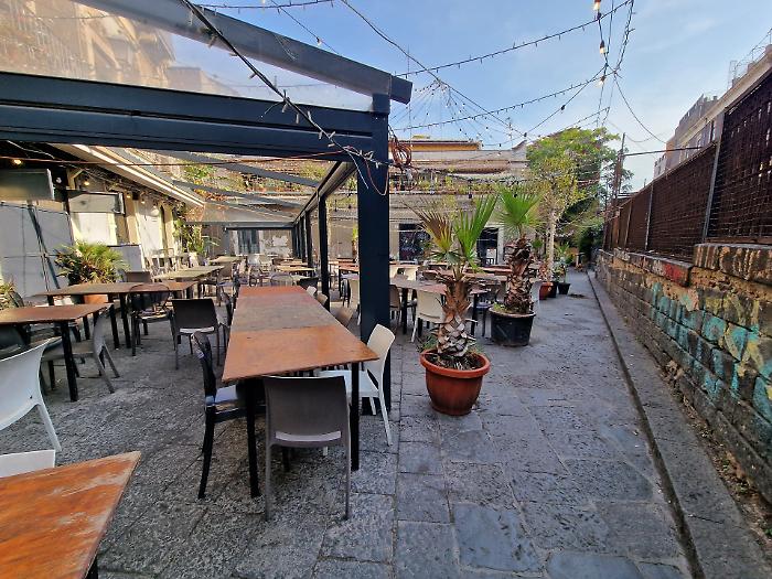 Dehor per i locali in centro e ambulanti: a Catania le maxi-proroghe decise a fine anno