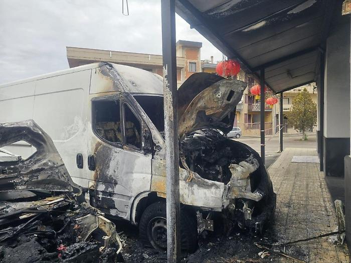 Notte di fuoco a Lentini: danneggiato il negozio Magic