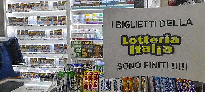 Lotteria Italia: estratto il biglietto con il premio speciale da 300 mila euro, attesa per la vincita milionaria