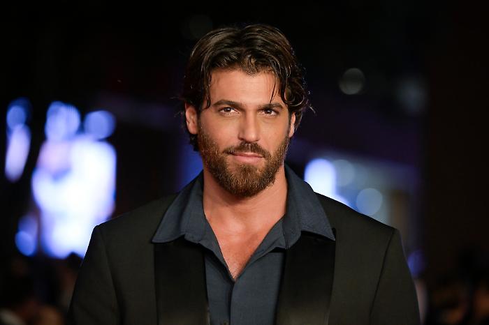 Dopo l'arresto per droga Can Yaman rilasciato dalle autorit&agrave; turche: avrebbe collaborato con gli inquirenti