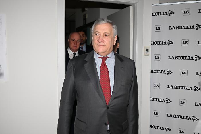 Il ministro Tajani  a Catania: &laquo;Forza Italia, ascolter&ograve; tutti. La priorit&agrave; &egrave; difendere la bandiera, non rinuncio alla guida della Sicilia&raquo;