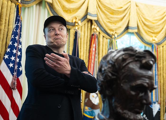 Elon Musk contro il ceo di Ryanair: &laquo;Sei un idiota&raquo;. Il perch&eacute; di una lite tra due i giganti