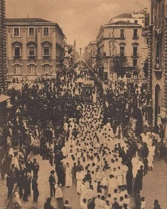 I devoti coi capelli bianchi: "Vi raccontiamo la festa di Sant'Agata ai tempi nostri"