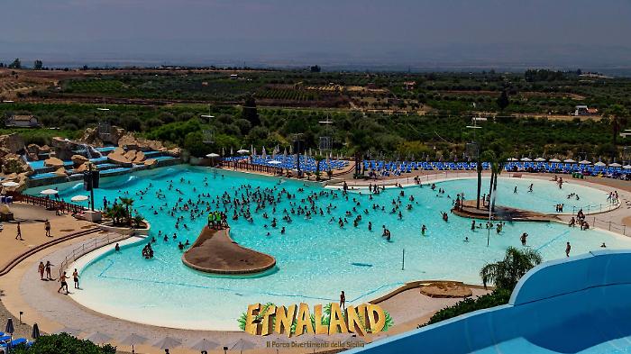 Etnaland, nessun depuratore e nove metri di rifiuti sotterrati accanto al parco acquatico. Il procuratore: &laquo;Manca la prevenzione&raquo;