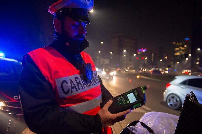 Ubriachi al volante si scontrano in pieno pomeriggio: due denunciati dai carabinieri a Catania