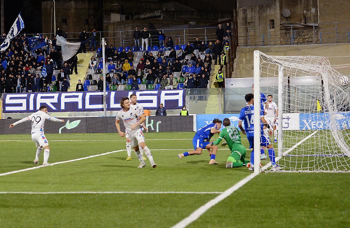 Il Catania perde un'occasione, il Siracusa resta a galla: cosa ci ha detto il derby infinito 